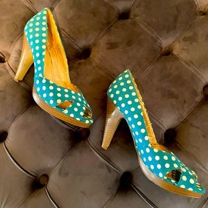 Polka Dot teal peep toe shoes. Very cute comfortable shoes.